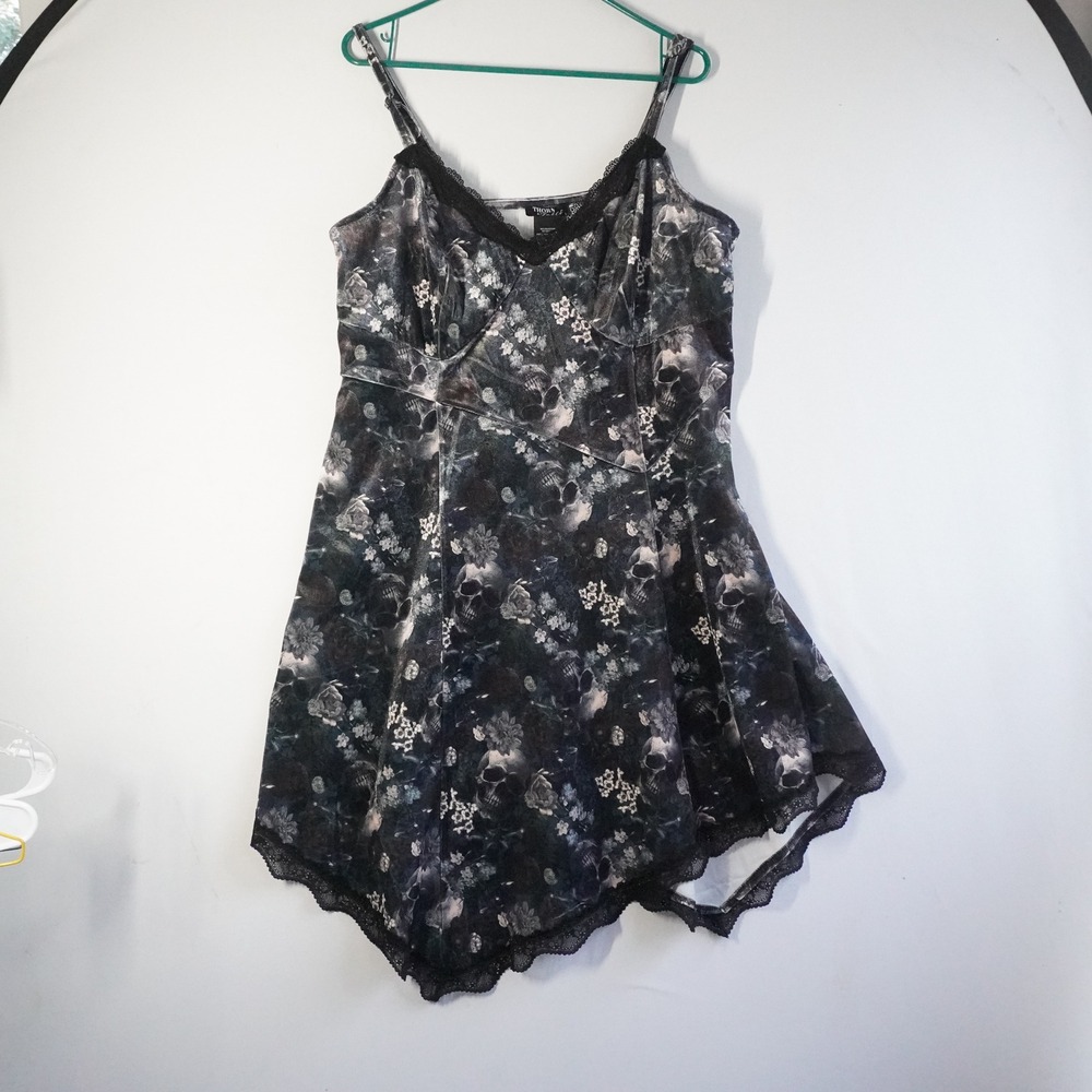 HOt Topic Thorn Fable Dress Velvet‎ Skull Floral Lace Trim Gothic Punk Goth